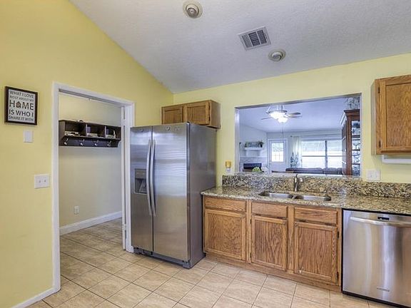 4th image of 1029 Weaver Dr