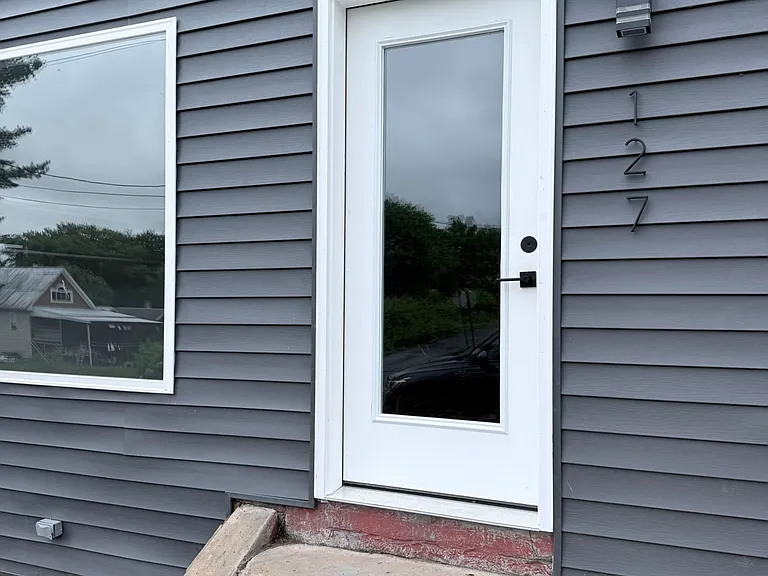 127 Susanna St — Photo 2