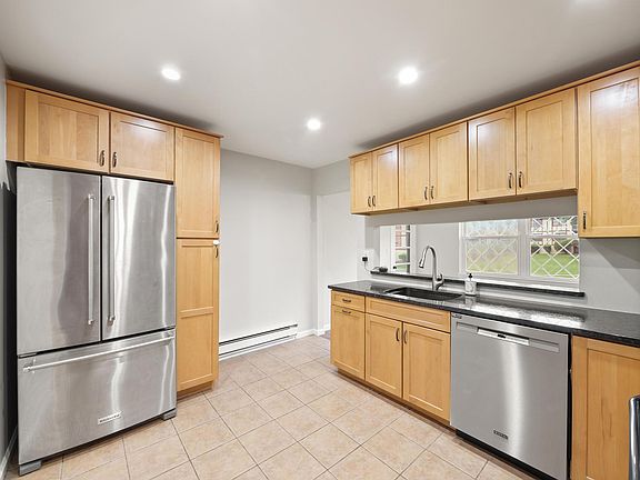 4th image of 410 Sierra Vista Ln