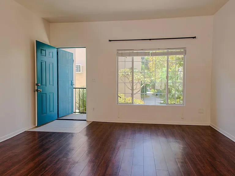 Garfield Avenue Apartments — Photo 13