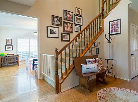 3rd image of 528 Meadowood Ln