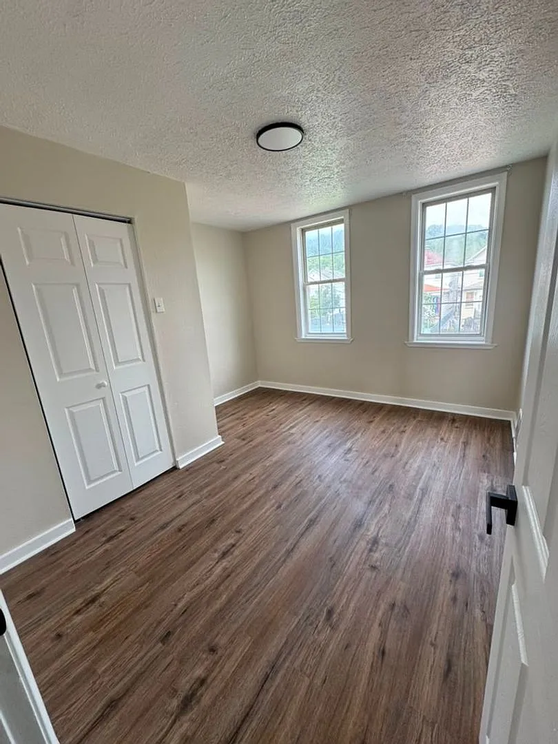 4 bed, 1650 sqft, $1,570 — Photo 3