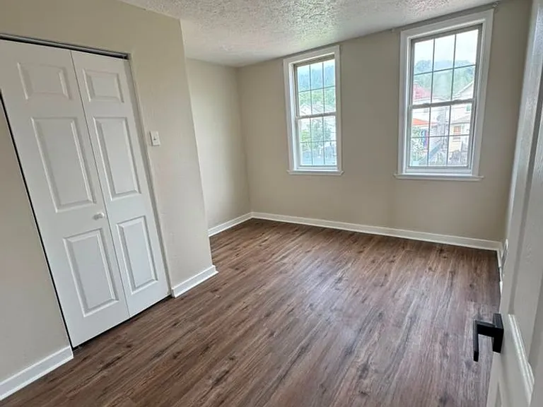 1124 Race St — Photo 4