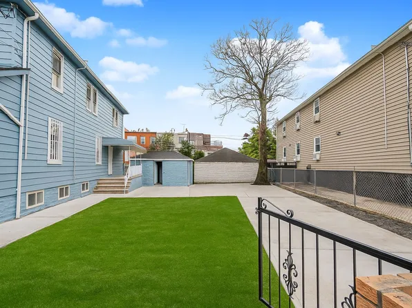 617 East 52nd Street image 4 of 22