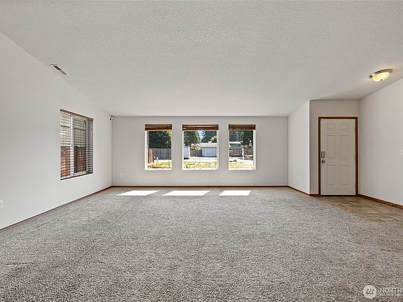 4th image of 15914 85th Avenue E