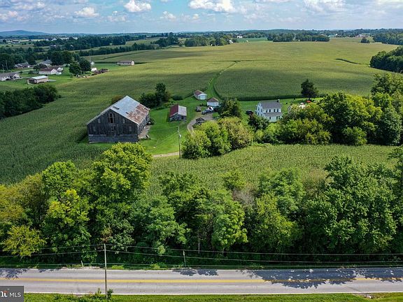 4th image of 837 Big Mount Rd