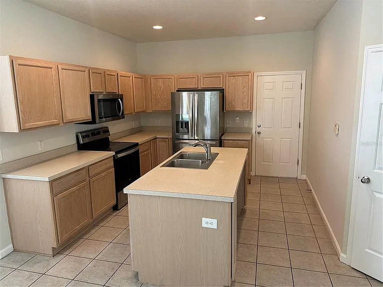 5097 SW 40th Pl — Photo 9