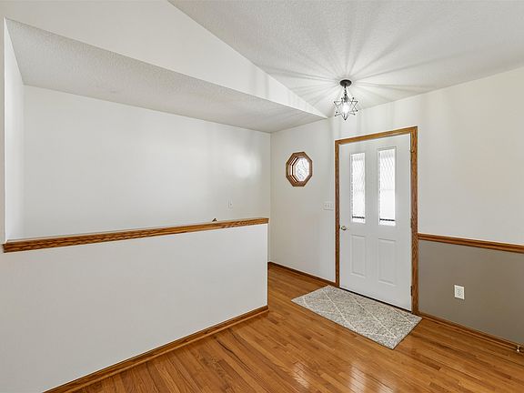 4th image of 1131 SE Mallard Creek Dr