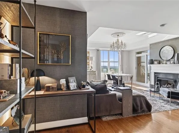 2881 Peachtree Rd NE APT 1102, Atlanta, GA 30305