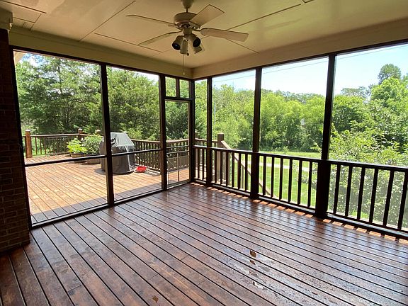 5th image of 908 Blackstone Dr