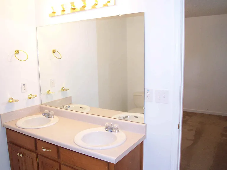 391 Housley Dr — Photo 6