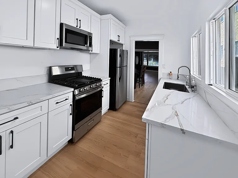 938 Everett St #1 — Photo 7