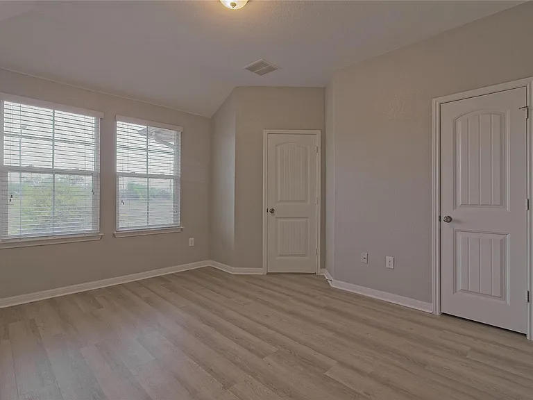 315 N Heatherwilde Blvd — Photo 19