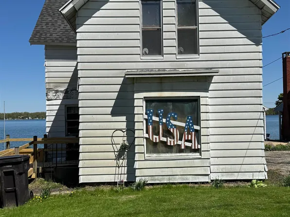 1730 Round Lake Hwy, Manitou Beach, MI 49253