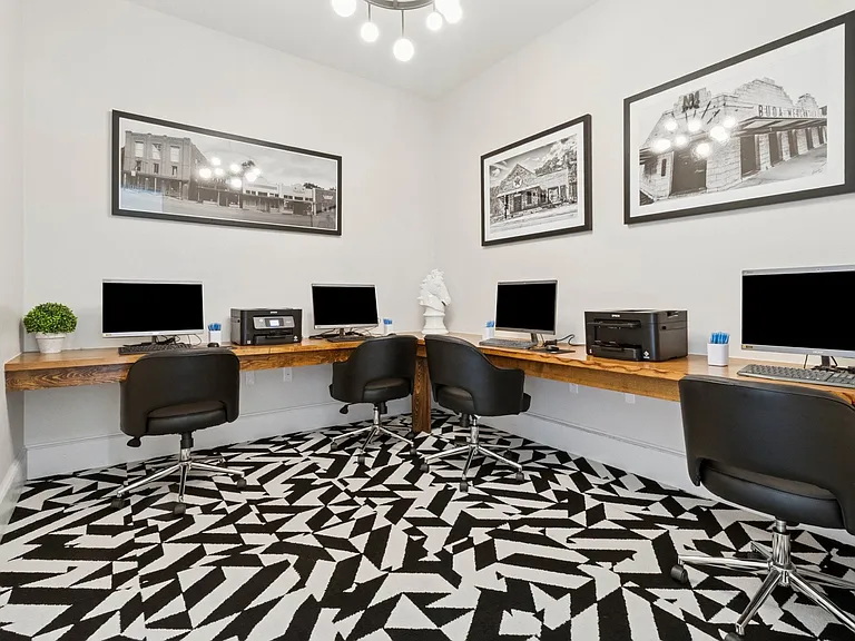 Silverado Apartments — Photo 17