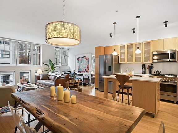 4th image of 1072 Hamilton St #401