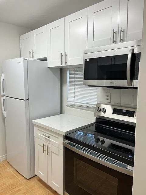 2 bed, 2.0 bath, 1041 sqft, $2,100 — Photo 3