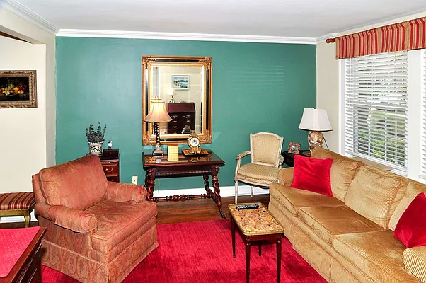 Sold by CENTURY 21 Sunny Gardens Realty, Inc. | media 27