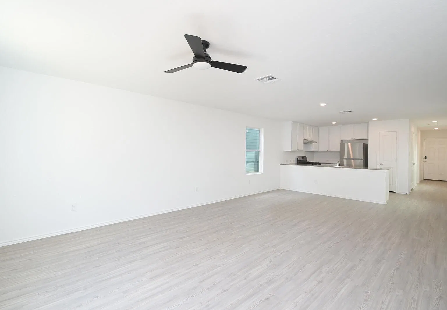 4 bed, 2.5 bath, 1530 sqft, $1,625 — Photo 3
