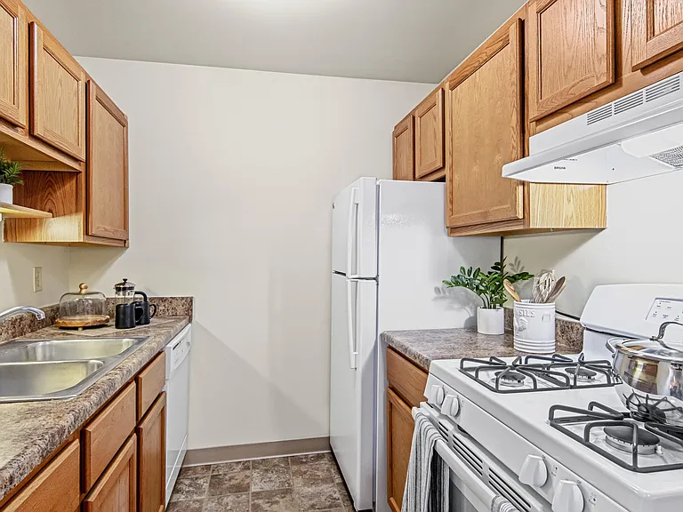 Creekwood Apartments Kitchen
