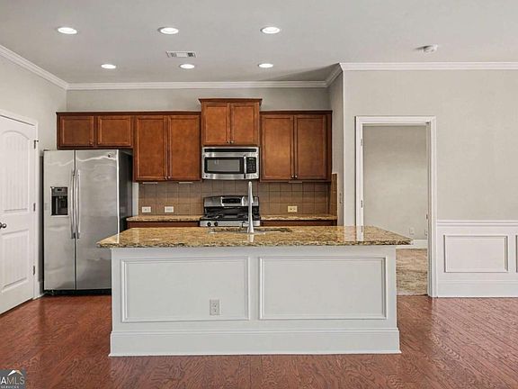 5th image of 256 High Court Way