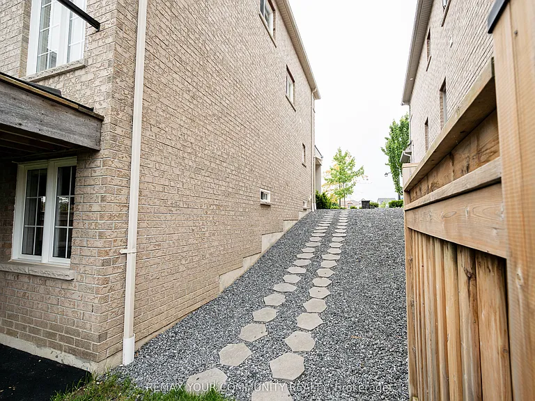 176 Aishford Rd #LOWER — Photo 3