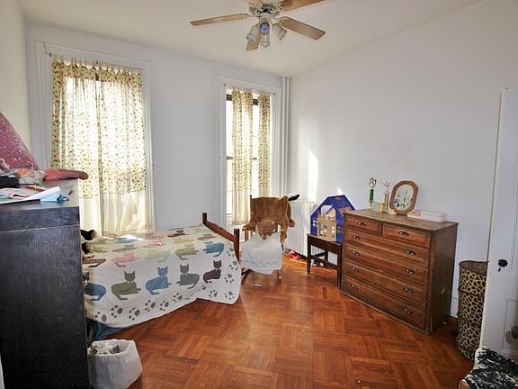 4th image of 236 Ainslie St #4