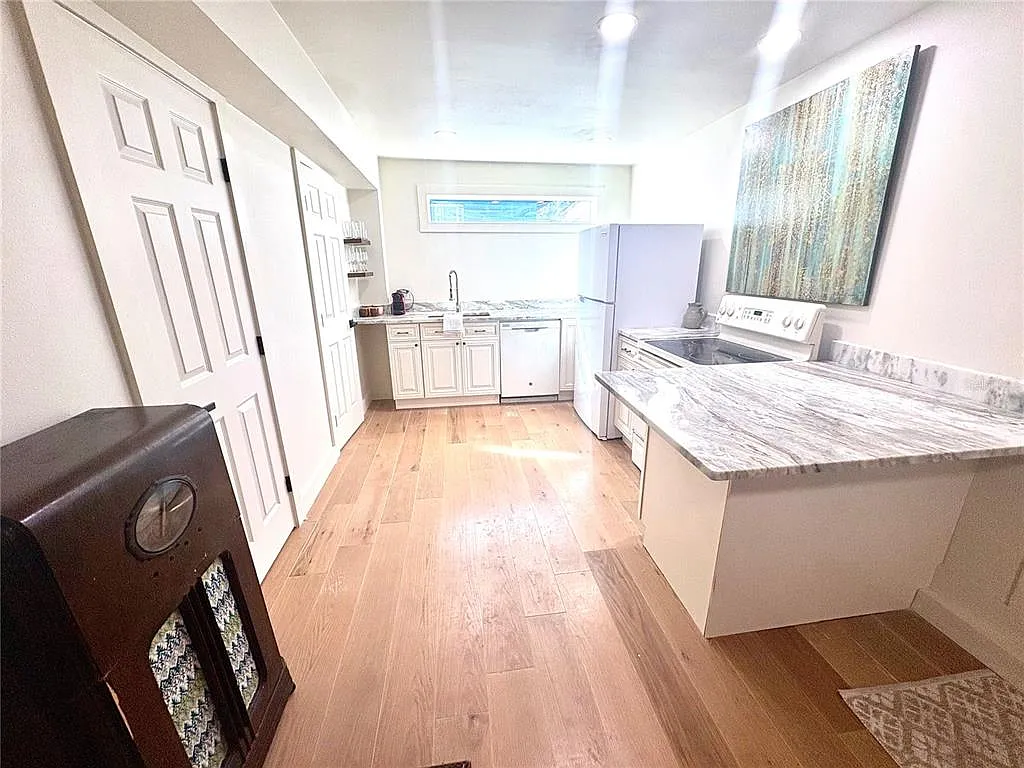 1 bed, 1.0 bath, 459 sqft, $2,000 — Photo 2