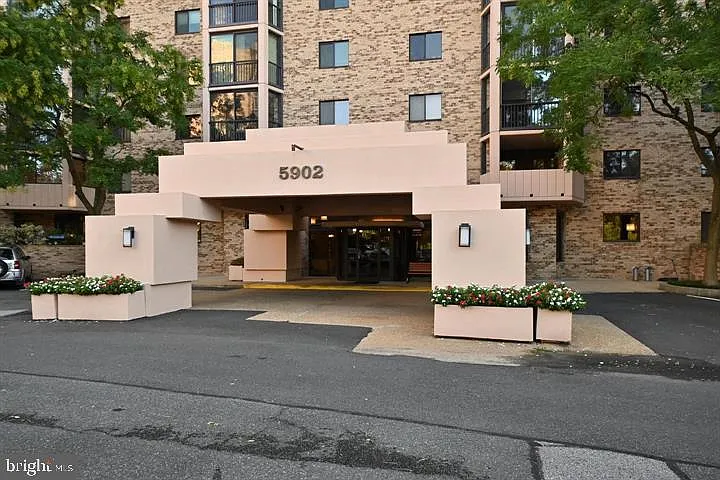 1 bed, 1.0 bath, 850 sqft, $2,100 — Photo 3