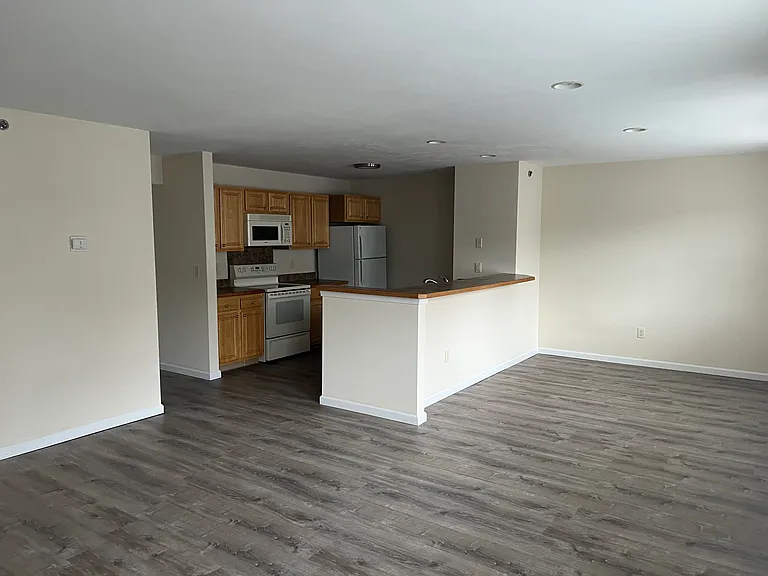 Holly Brook Apartments — Photo 39