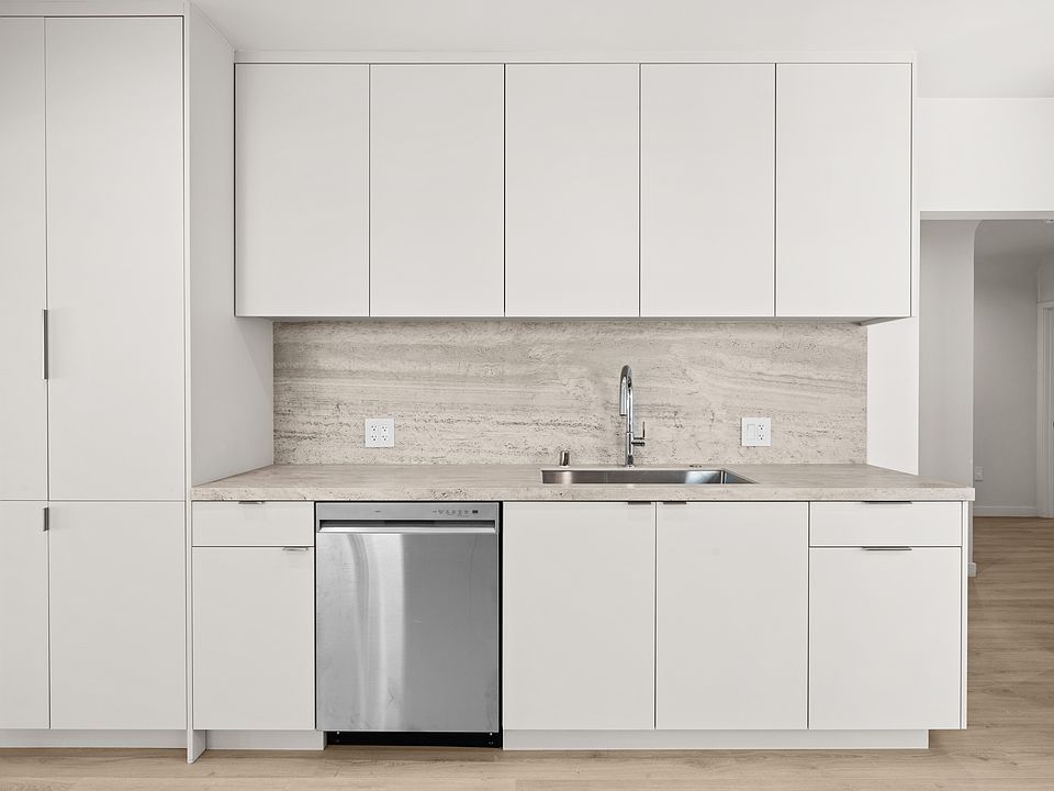 1st image of 860 S Curson Ave #860