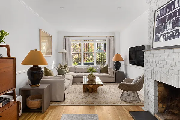 Rented by Compass | media 9