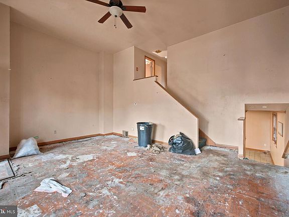 4th image of 146 Ervin Ave