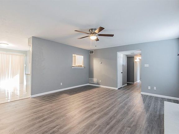 3rd image of 1130 Oakbluff Dr