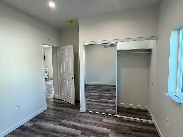 11616 Hamlin St — Photo 15