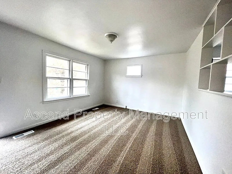 2 bed, 1.0 bath, 780 sqft, $1,000 — Photo 3