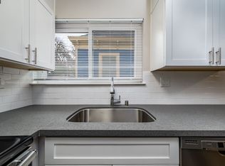 Recently Renovated 2 Bedroom 1 Bath, Two-Level Apartment-Great Midtown location!, Sacramento, CA 95814