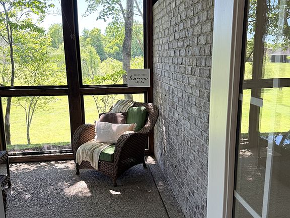 3rd image of 1013 Larkwood Dr