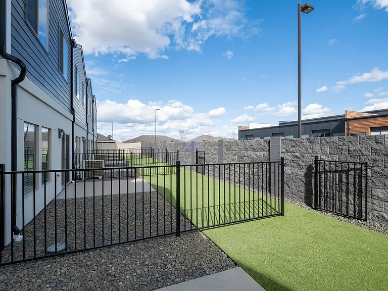 Vintage Park Townhomes — Photo 31
