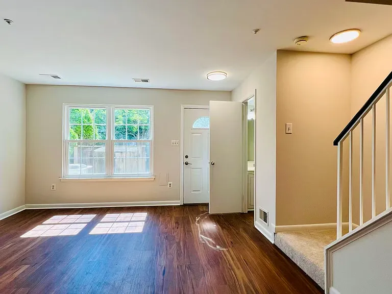 19046 Highstream Dr — Photo 2