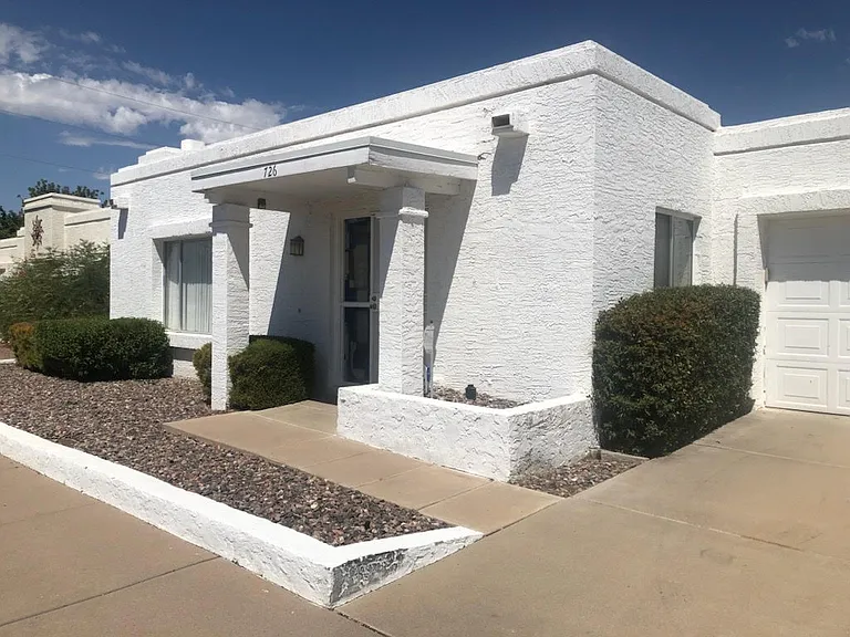 726 E Villa Dr #II — Photo 1