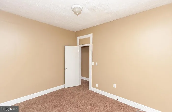 2400 W Baltimore St — Photo 16