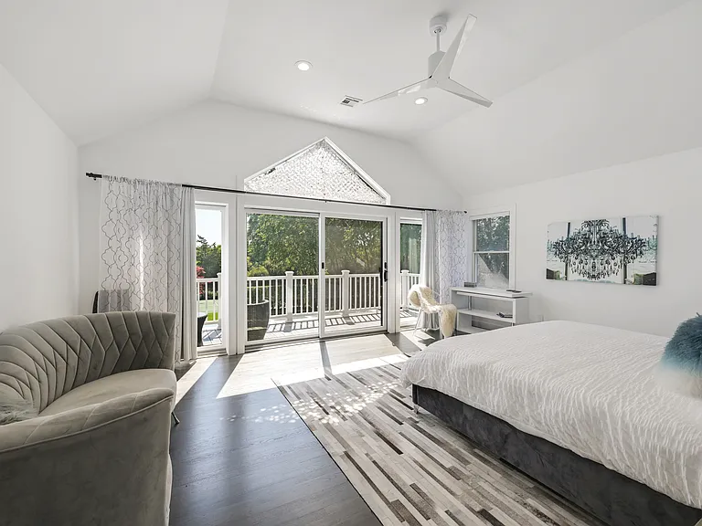 18 Remsen Ln — Photo 11