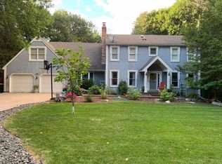 19080 Carsonwood Ave, Deephaven, MN 55391