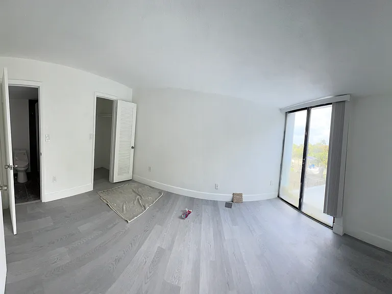 12401 SW 20th Ter — Photo 10