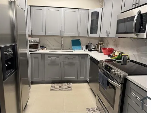 1055 Iroquis Ave, Fort Lauderdale, FL 33312