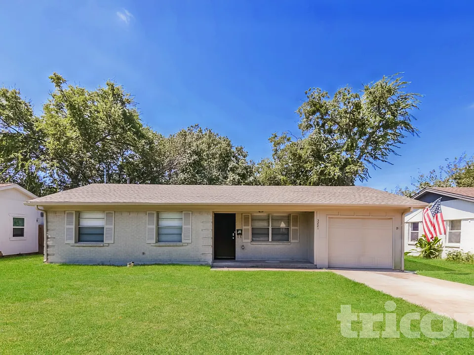 3221 Edgebrook Dr