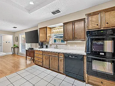 kitchen. double oven. dishwasher.