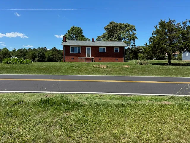 204 Pear Tree Rd — Photo 1