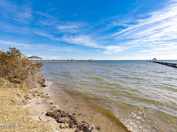 3rd image of 213 Sea Trace Lane